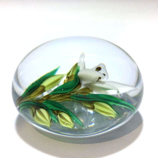 White Flower on Clear Paperweight - Image 4